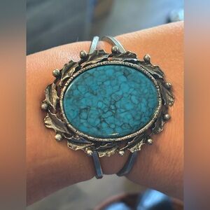 VINTAGE Silver Tone Large Faux Turquoise Acrylic Cuff Bracelet Intricate Detail